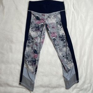 LuluLemon Leggings Size 4 Navy With Grey and Pink Floral Pattern